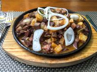 Kuyrdak / Dzhiz-Biz (cubed meat, heart, liver, lungs, potato and onions)